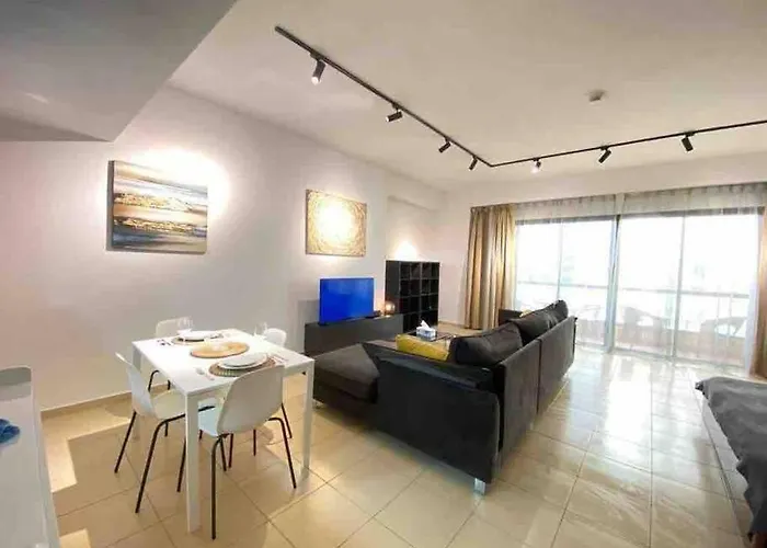 Netizen Homes Spacious Studio By The Beach Jbr
